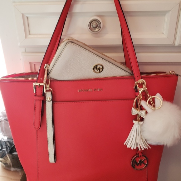 Sold - Picture 3 of 4